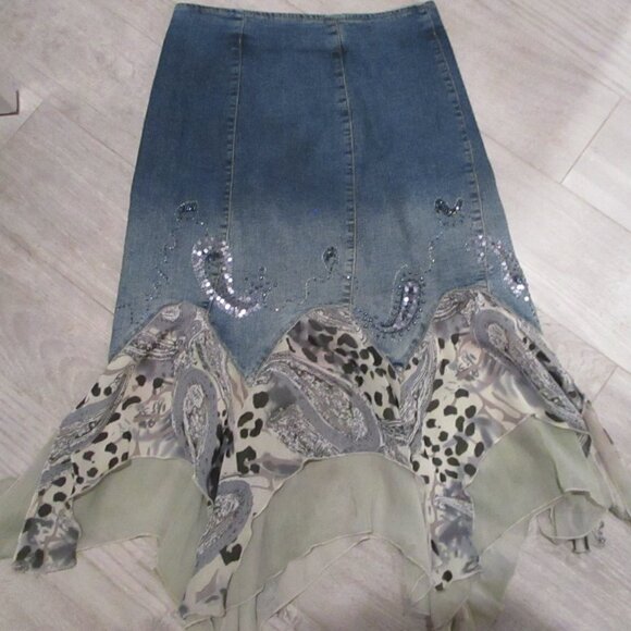 Chagall Dresses & Skirts - Chagall sz 6 denim skirt with fancy botton  very unusual funky with beads